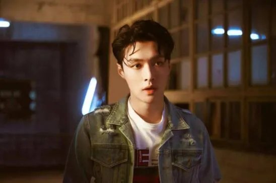 张艺兴手机锁屏是队友 揭露张艺兴与队员之间的真实关系