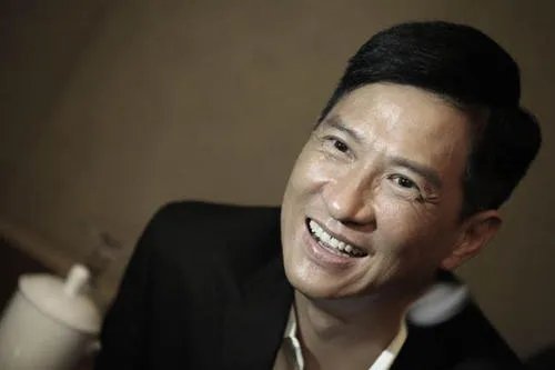 张家辉和关咏荷一路走来不容易，两个人在一起都经历了什么？