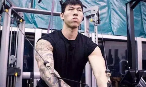 张鸿林的生活过得怎样？