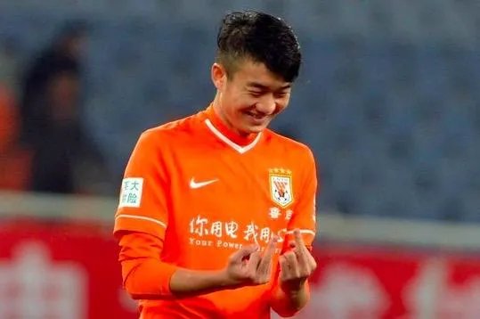 如何评价鲁能后卫戴琳本赛季的表现？