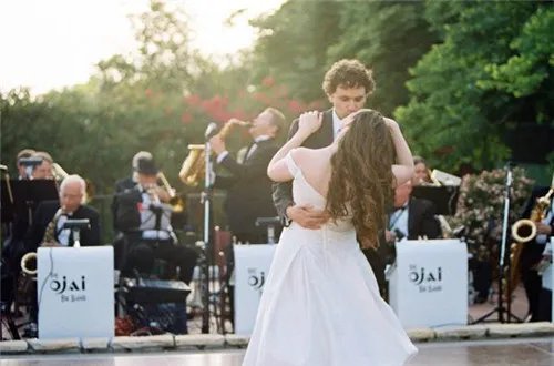 8首适合婚礼的英文歌曲  让您的婚礼更加独特难忘