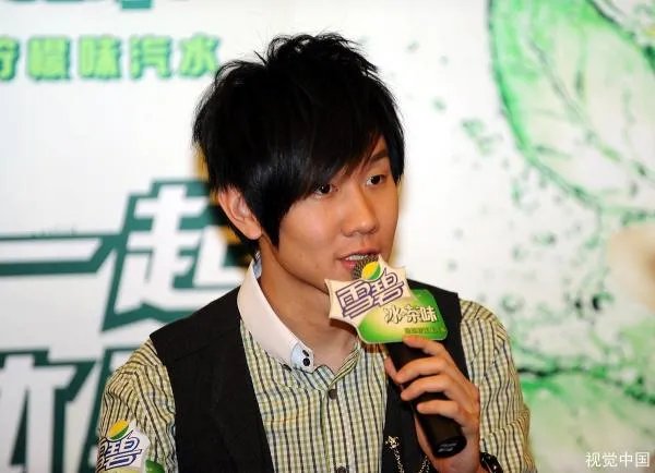 林俊杰的团队告豆瓣的账号了，你更支持哪一方？