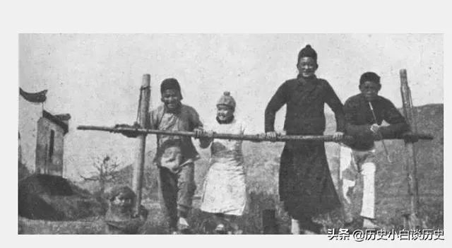 历史上最奇葩的刑具，英国人为什么用“跑步机”惩罚罪犯？