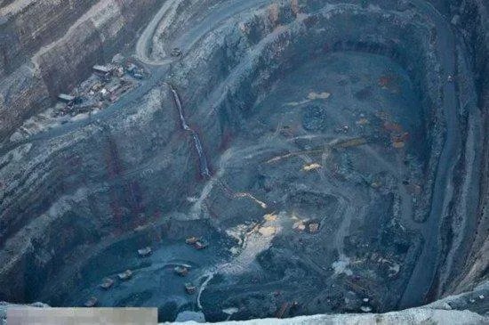 钻石为什么在钻石坑里？