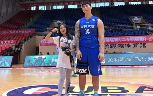 张鸿林的生活过得怎样？