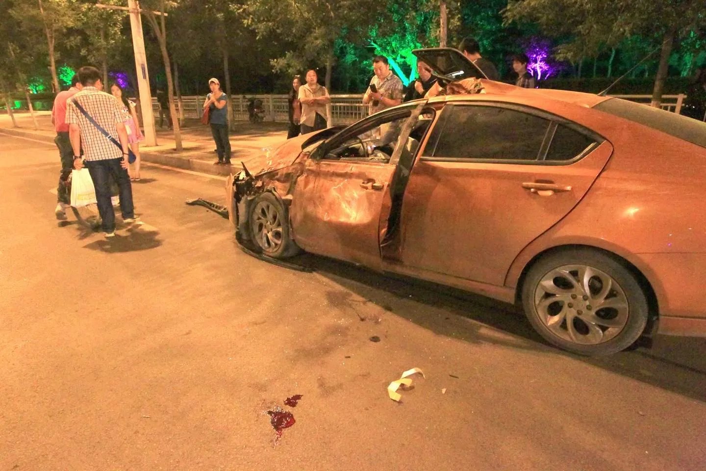 白岩松评豪车恶意别车事件，拘留者是否得到教训？