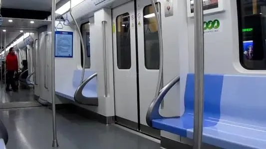 上海两女子地铁上互殴被行拘，她们给其他乘客造成了哪些影响？