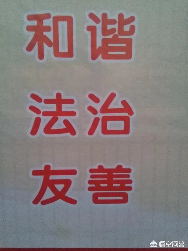 男朋友大三了，还会和妈妈一起搂着睡觉，这正常吗？