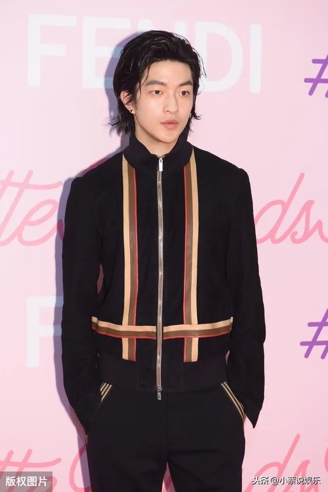 屈楚萧否认恋情，万籽麟回应被分手，屈楚萧到底是个怎样的人？