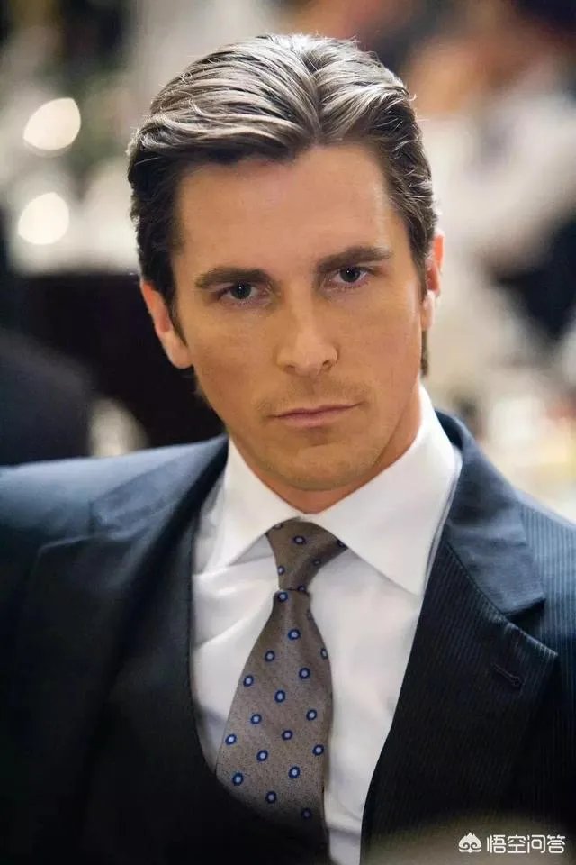 为什么《黑暗骑士》瑞秋会选择哈维丹特而不是布鲁斯韦恩呢？