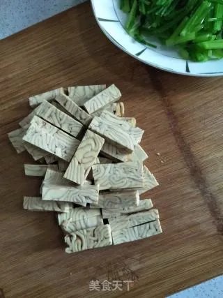 豆腐干炒芹菜