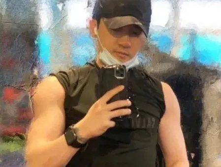 苏有朋47岁生日晒照，手臂肌肉明显身材壮硕，他的状态为何这么好？