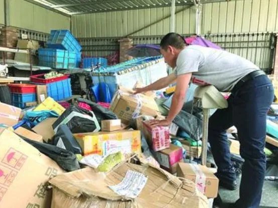 快递老板欠薪跑路 快递员工资谁来负责？