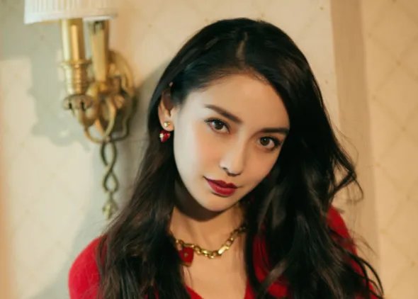 Angelababy签约悦凯，她在该经济公司未来的发展前景会如何呢？