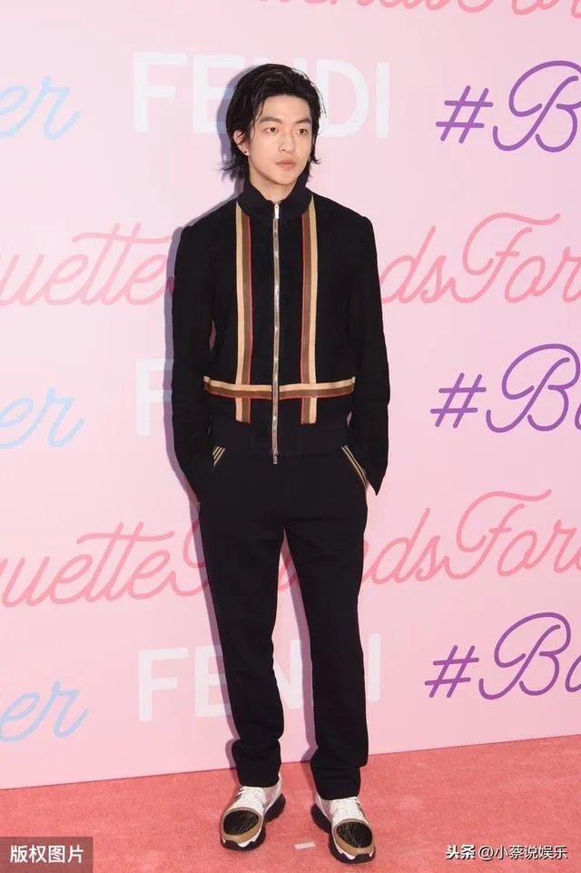 屈楚萧否认恋情，万籽麟回应被分手，屈楚萧到底是个怎样的人？