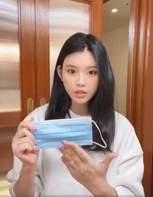 奚梦瑶晒瑜伽照，产女十个月瘦成巴掌腰，你羡慕这样的身材吗？