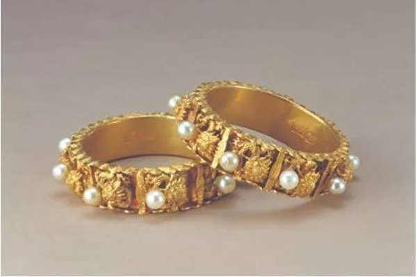 施华洛世奇怎么样,相同价钱是买周生生还是买施华洛世奇?