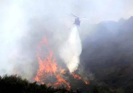 洛杉矶山火爆发造成人员伤亡了吗?