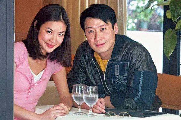 败光黎明7个亿，现任老公欠3000万，乐基儿咋了？