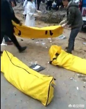 云南盐津发生交通事故，造成5人遇难8人受伤，几吨鱼从天而降是怎么回事？