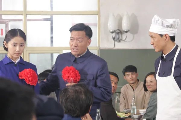 人是铁饭是钢影评