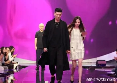 《非诚勿扰》51岁阿姨牵手小17岁男子，8年后怎样了？