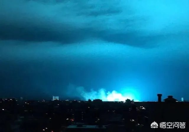 为什么大型变压器爆炸，天空会呈蓝色？