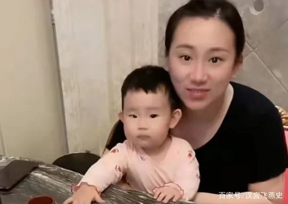 丫蛋自曝三胎流产,与王金龙离婚嫁同门师弟,女儿的样貌如何?