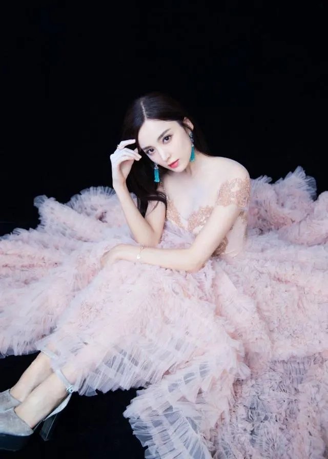 2018爱奇艺尖叫之夜，如何看待娜扎和杨幂的美？