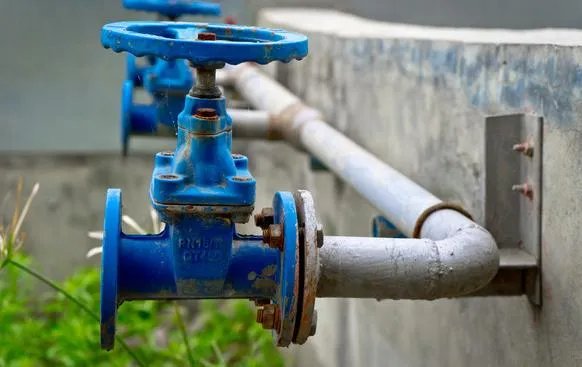 自来水阀门怎么关