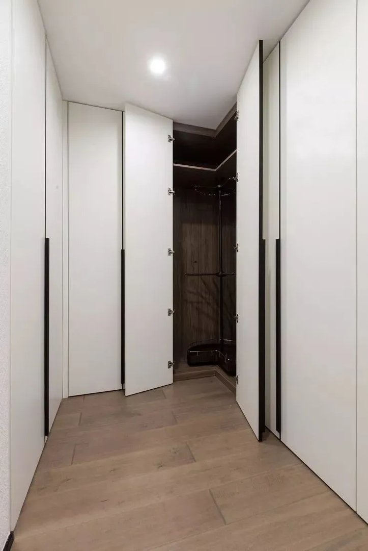 衣帽间装修效果图：衣帽间这么设计，你还能再放200件！