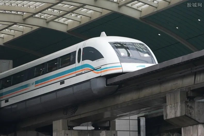 成昆铁路线路中断 列车停运已办理退改签车票数千张