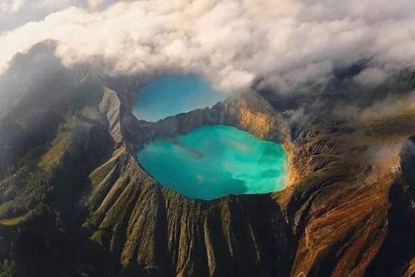 印度5万年前的陨石坑湖，一夜之间突然变红，是什么原因？