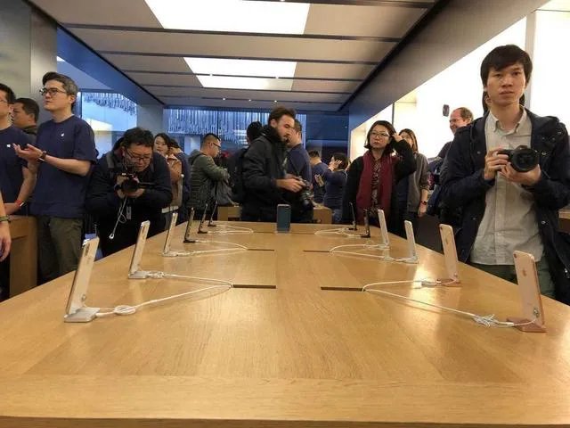 iPhone X上市会遇冷吗?