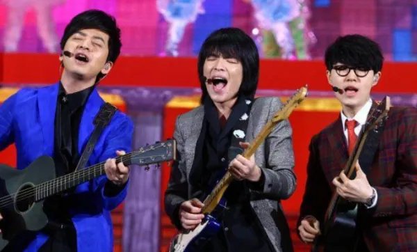 春节联欢晚会为什么要假唱