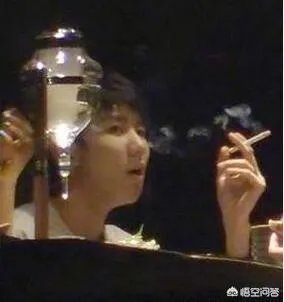 关晓彤王源两位童星成年之后经历了哪些惹争议的转变?