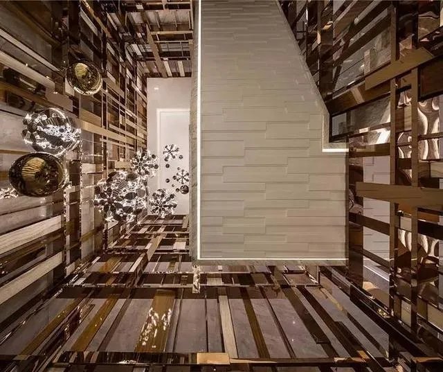 用如此摩登手法打造出来的魔术空间,要多酷有多酷!