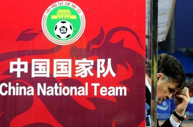 卡马乔是否在国足队员内部已引起了众怒，1比5不过是个导火索？