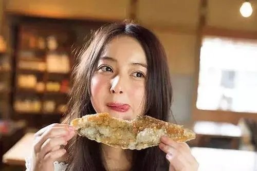 长相平平还娶到国民女神，佐佐木希老公渡部建什么来头？