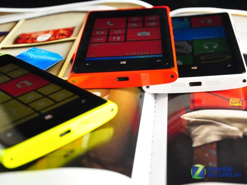 WP8炫彩魅力诱惑 三色诺基亚920真机图赏