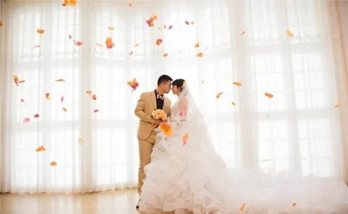 军训求婚攻略  求婚哪个膝盖跪地