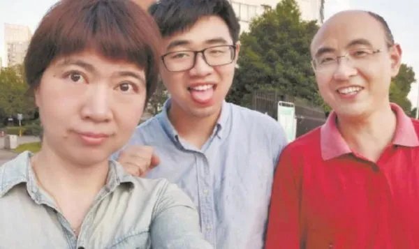 援鄂护士在华科留影儿子高考考上是什么情况？