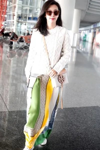 李冰冰现身机场：一身穿搭眼前一亮,李冰冰资料简介及美照