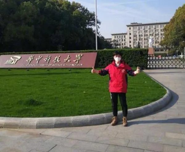 援鄂护士在华科留影儿子高考考上是什么情况？