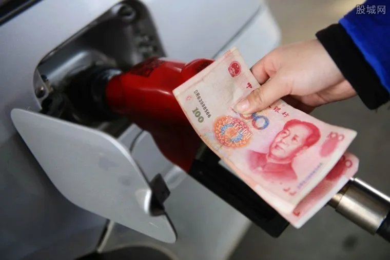 油价调整最新消息 成品油价创10年最大跌幅