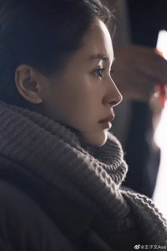 王子文分享《三体》叶文洁剧照 楚楚动人的知性美人