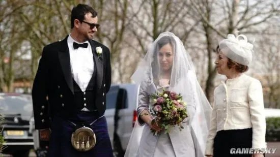 维基解密创始人阿桑奇狱中完婚 监狱禁止其照片流出