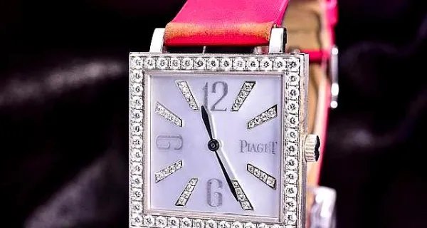 如何辨别伯爵手表的真伪