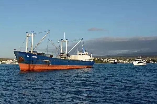 “幽灵船队”出现在新加坡，船上没有人也没有货物，到底发生了什么？