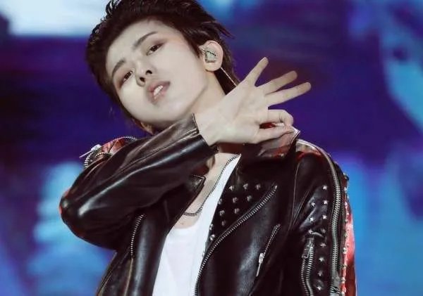 蔡徐坤为啥恋情不断?